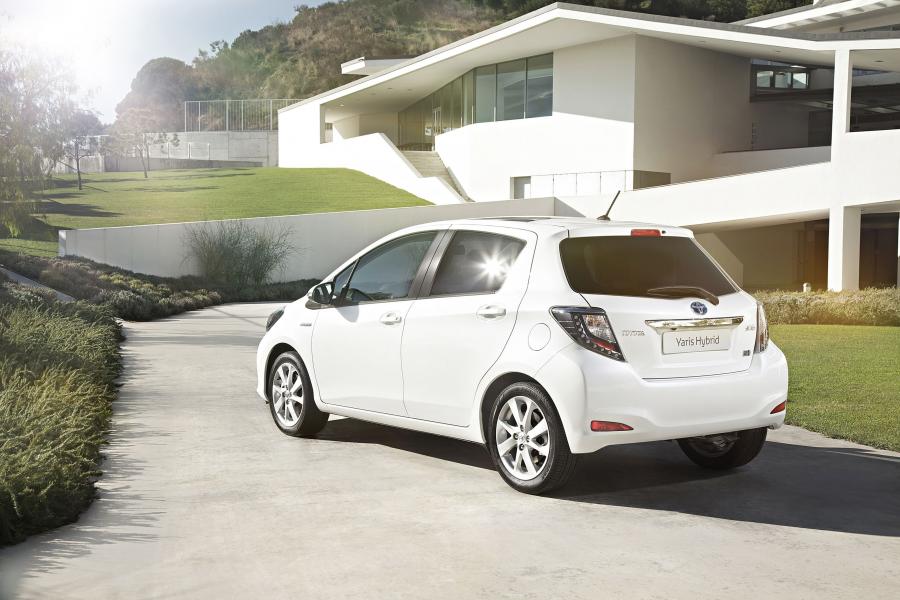  Toyota Yaris Hybrid 2012 года  (фото 10 из 35)